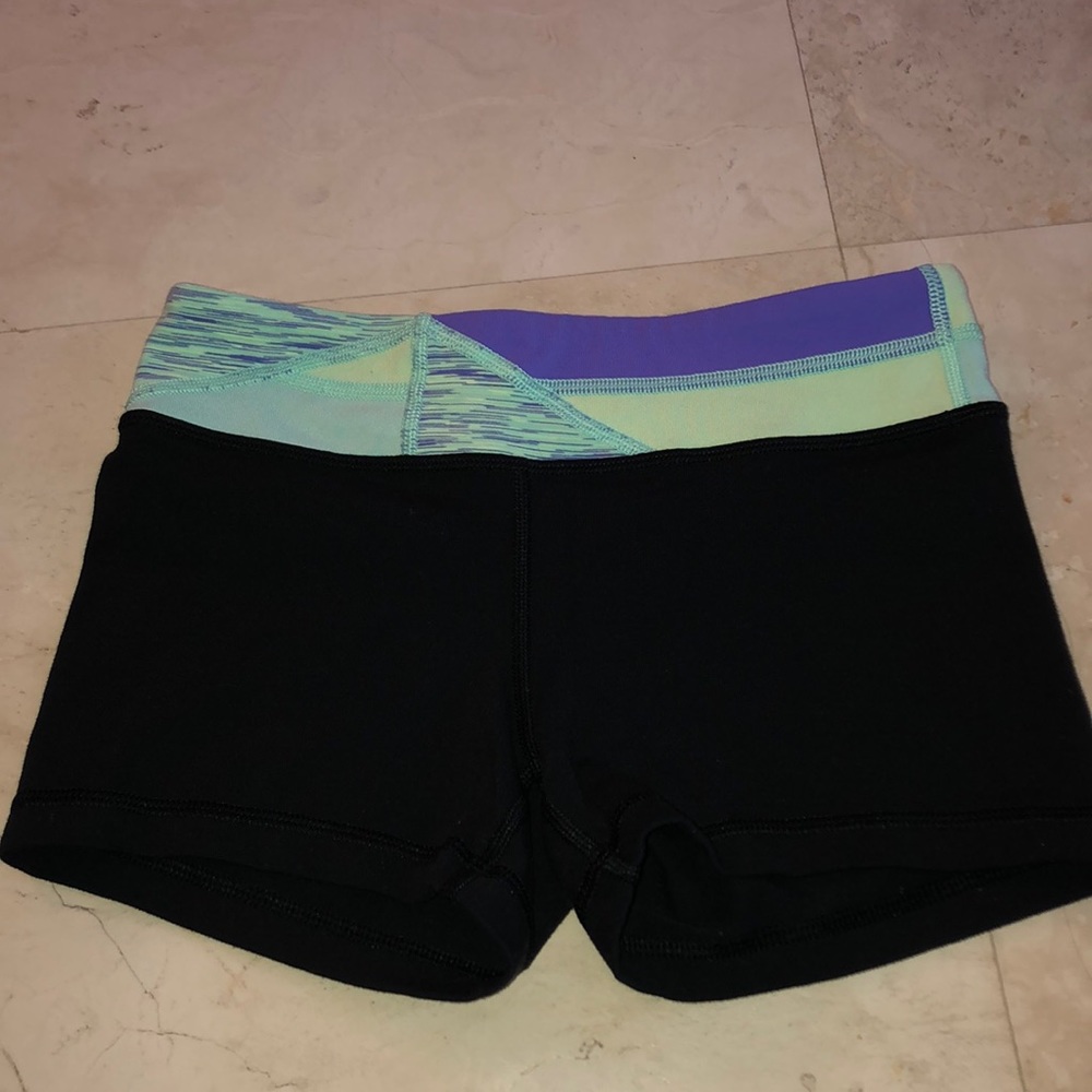 BLACK IVIVVA SHORTS!!